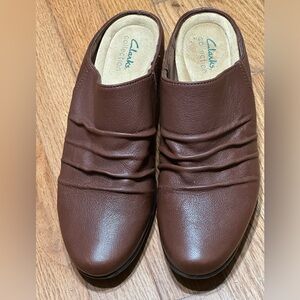 Clark’s Collection Emily Charm Mules Women Ruched Dark Tan Leather Size 10